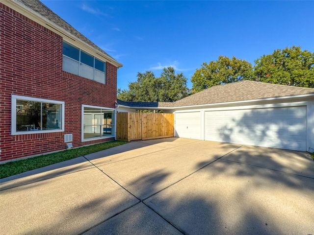 2210 Crossbrook Court, League City, TX 77573