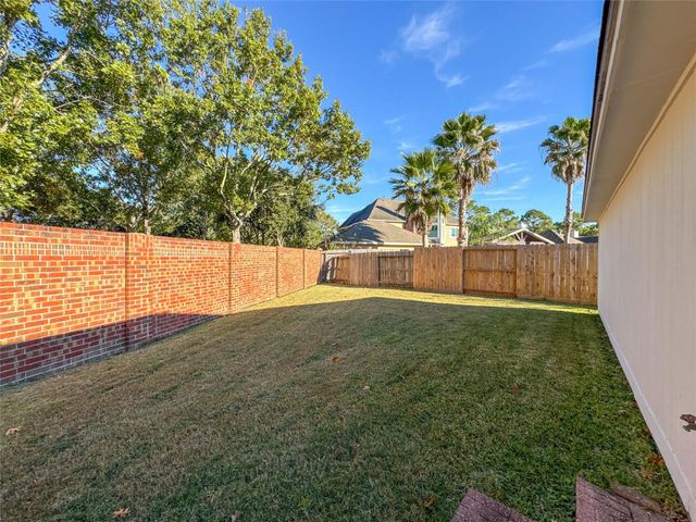 2210 Crossbrook Court, League City, TX 77573
