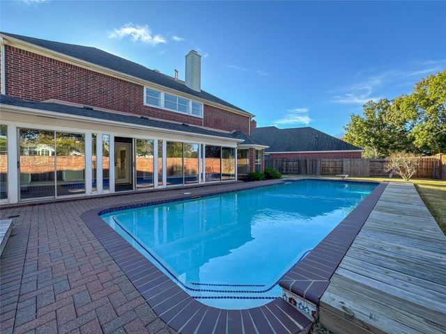 2210 Crossbrook Court, League City, TX 77573