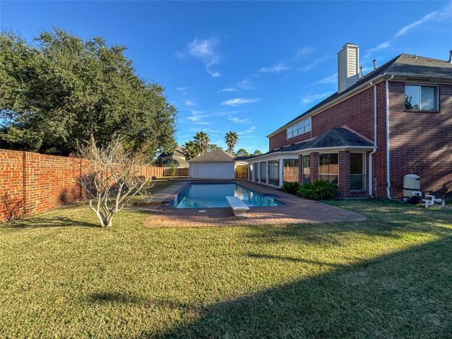 2210 Crossbrook Court, League City, TX 77573