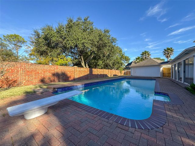 2210 Crossbrook Court, League City, TX 77573