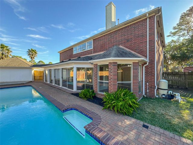 2210 Crossbrook Court, League City, TX 77573