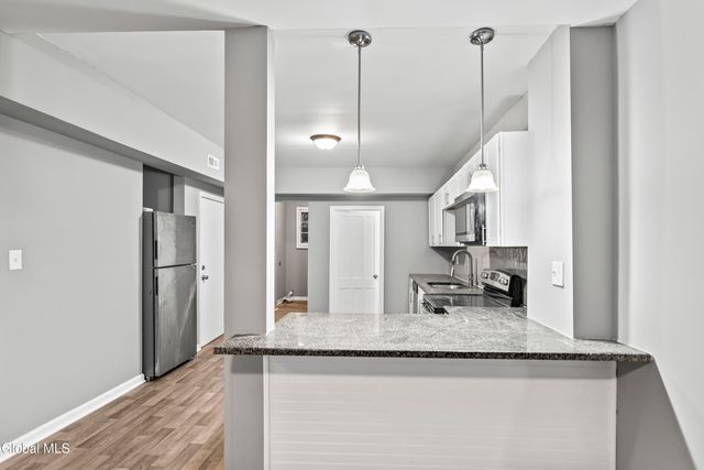 27 N Lake Avenue, Albany, NY 12203