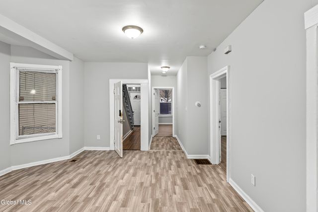 27 N Lake Avenue, Albany, NY 12203