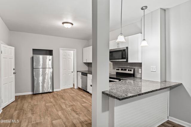 27 N Lake Avenue, Albany, NY 12203