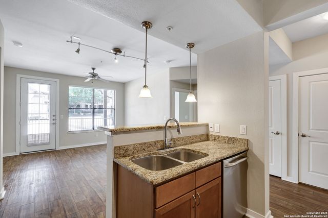 7342 Oak Manor Dr Apt 4107, San Antonio, TX 78229