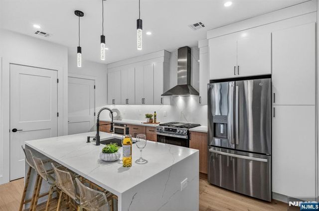 887 Linden Avenue, Ridgefield, NJ 07657