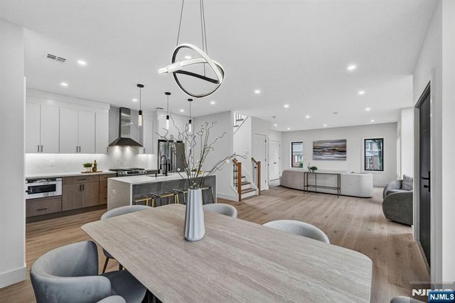 887 Linden Avenue, Ridgefield, NJ 07657