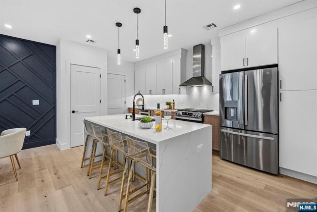 887 Linden Avenue, Ridgefield, NJ 07657