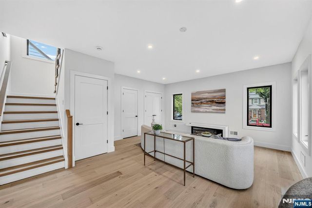 887 Linden Avenue, Ridgefield, NJ 07657