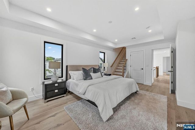 887 Linden Avenue, Ridgefield, NJ 07657