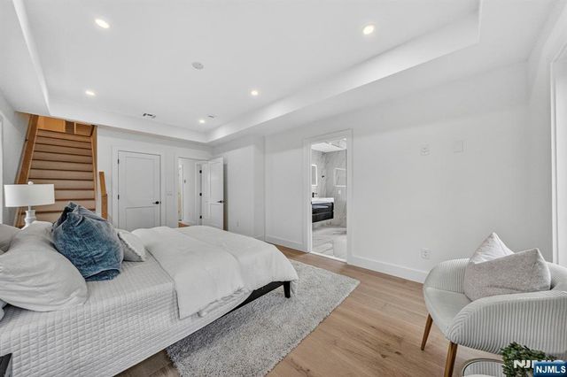 887 Linden Avenue, Ridgefield, NJ 07657