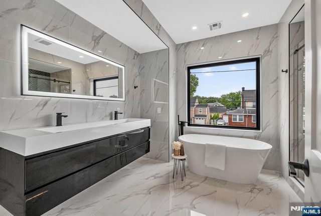 887 Linden Avenue, Ridgefield, NJ 07657