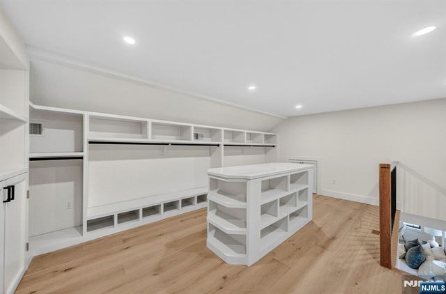 887 Linden Avenue, Ridgefield, NJ 07657