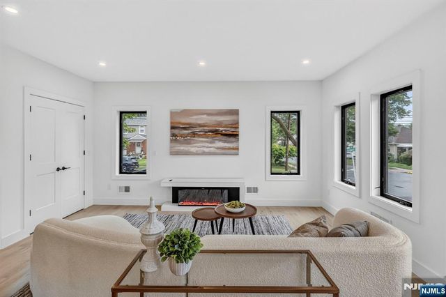 887 Linden Avenue, Ridgefield, NJ 07657