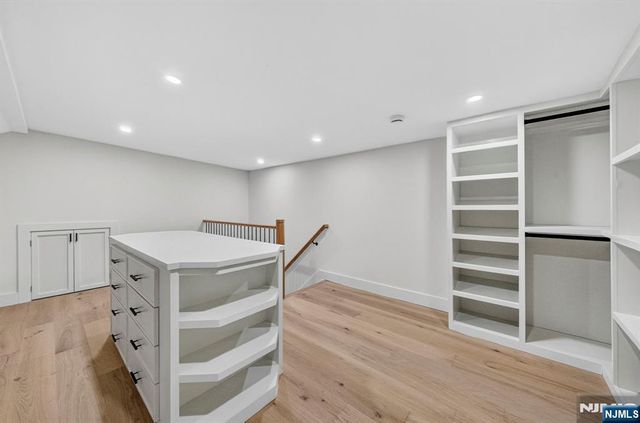 887 Linden Avenue, Ridgefield, NJ 07657