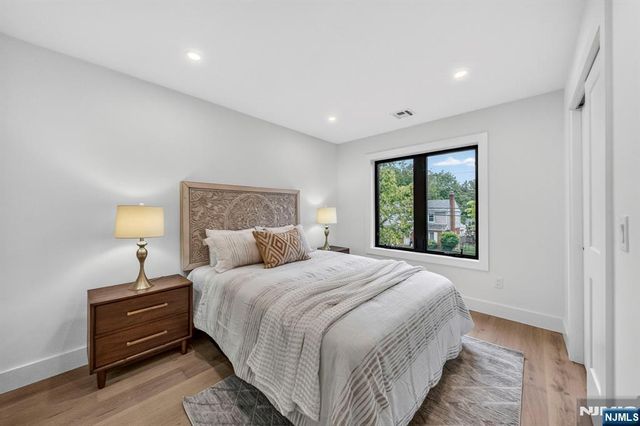 887 Linden Avenue, Ridgefield, NJ 07657