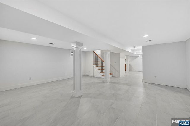 887 Linden Avenue, Ridgefield, NJ 07657