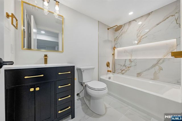 887 Linden Avenue, Ridgefield, NJ 07657