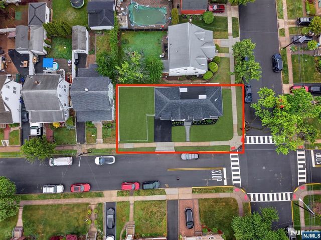 887 Linden Avenue, Ridgefield, NJ 07657
