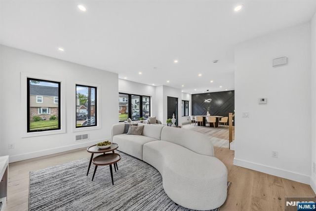 887 Linden Avenue, Ridgefield, NJ 07657