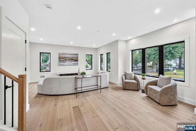 887 Linden Avenue, Ridgefield, NJ 07657