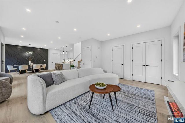 887 Linden Avenue, Ridgefield, NJ 07657