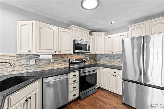 808 Fieldview Drive, Smithton, IL 62285