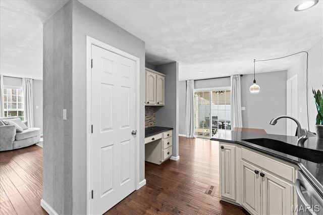808 Fieldview Drive, Smithton, IL 62285