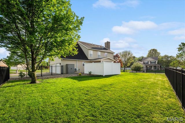 808 Fieldview Drive, Smithton, IL 62285