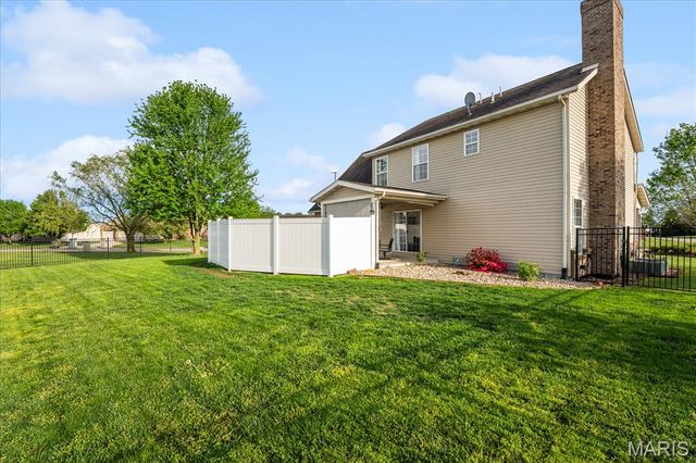 808 Fieldview Drive, Smithton, IL 62285