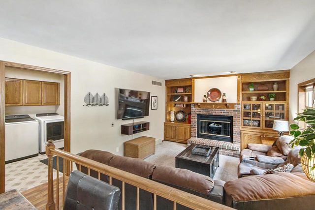 407 Fairbrook Court, Waunakee, WI 53597