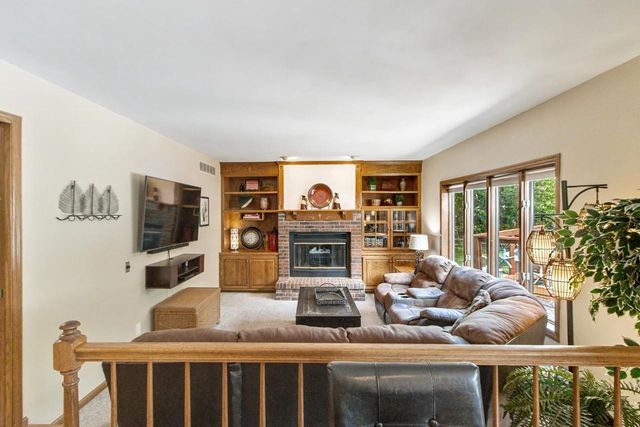 407 Fairbrook Court, Waunakee, WI 53597
