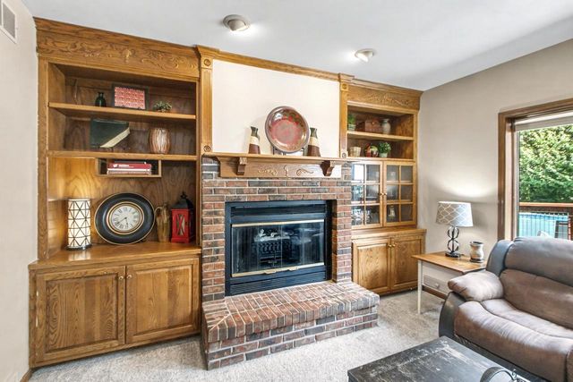 407 Fairbrook Court, Waunakee, WI 53597