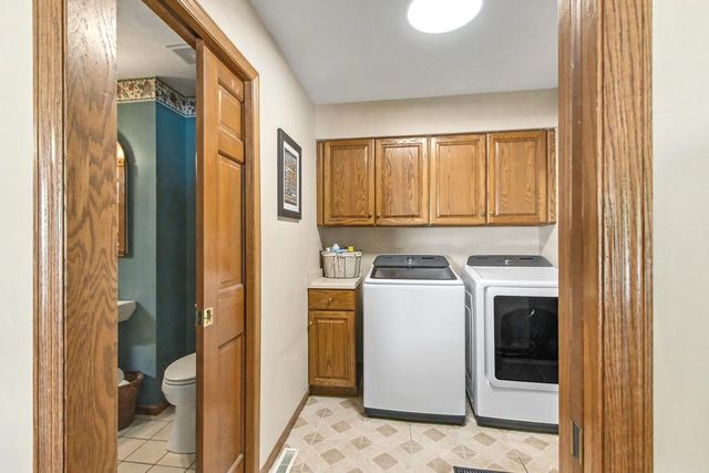 407 Fairbrook Court, Waunakee, WI 53597
