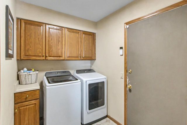 407 Fairbrook Court, Waunakee, WI 53597