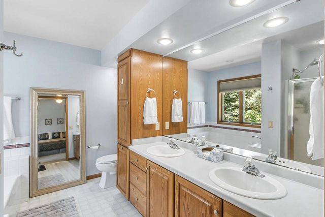 407 Fairbrook Court, Waunakee, WI 53597
