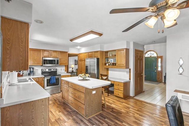 407 Fairbrook Court, Waunakee, WI 53597