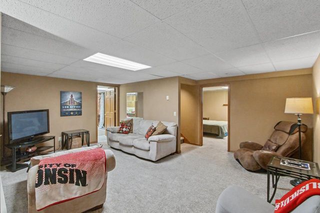 407 Fairbrook Court, Waunakee, WI 53597