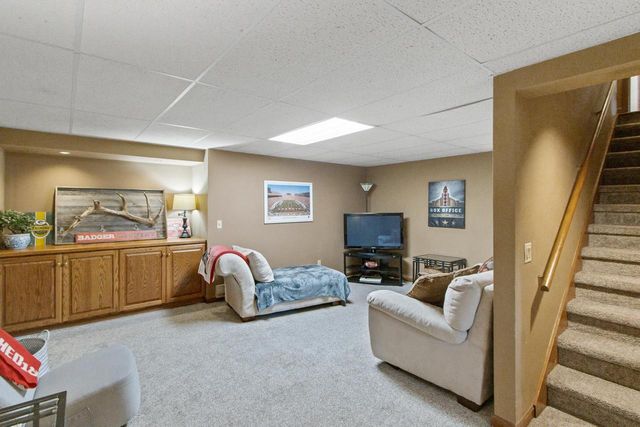 407 Fairbrook Court, Waunakee, WI 53597