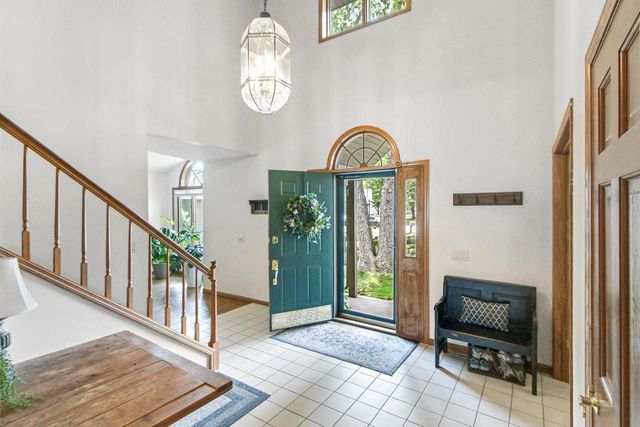 407 Fairbrook Court, Waunakee, WI 53597
