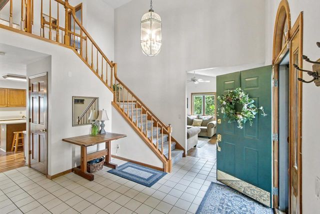 407 Fairbrook Court, Waunakee, WI 53597