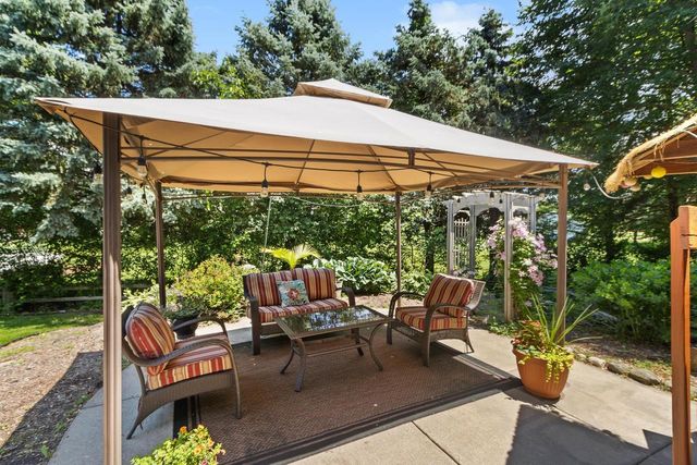407 Fairbrook Court, Waunakee, WI 53597