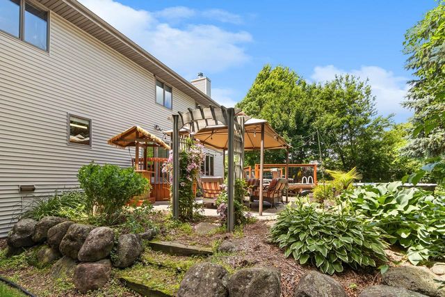 407 Fairbrook Court, Waunakee, WI 53597