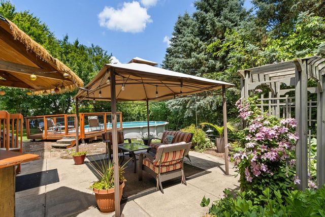 407 Fairbrook Court, Waunakee, WI 53597