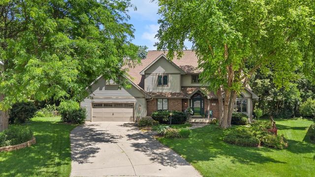 407 Fairbrook Court, Waunakee, WI 53597