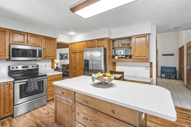 407 Fairbrook Court, Waunakee, WI 53597