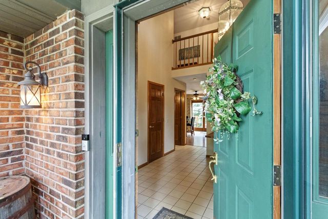407 Fairbrook Court, Waunakee, WI 53597