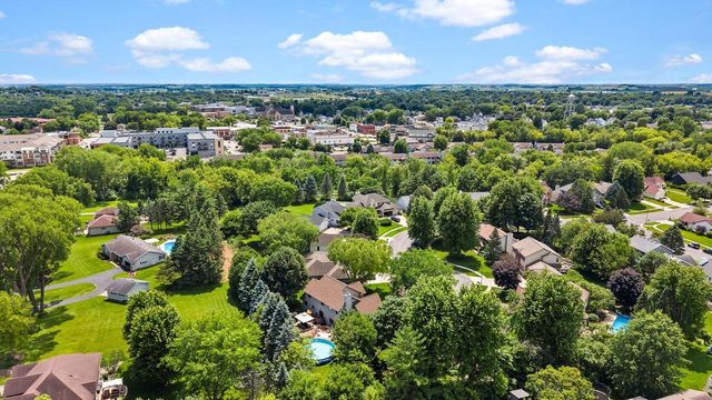 407 Fairbrook Court, Waunakee, WI 53597