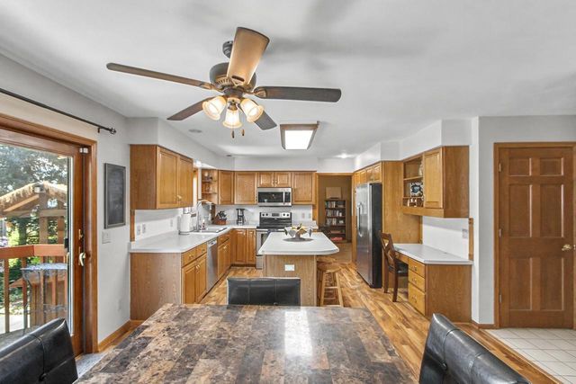 407 Fairbrook Court, Waunakee, WI 53597